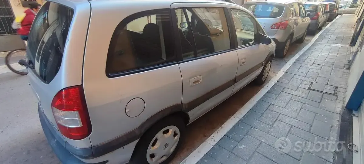 Usata Opel Zafira 101 CV (74 kW) 2004 Grigio Monovolume