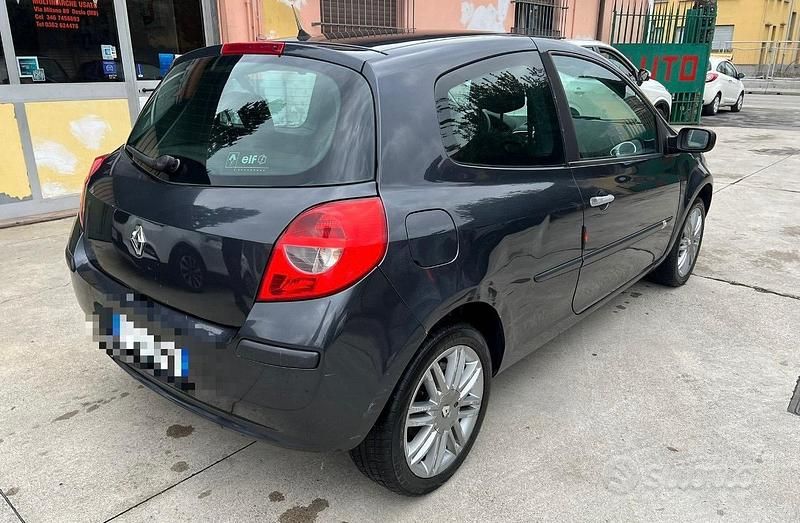 Usata Renault Clio II 98 CV (72 kW) 2006 Grigio Berlina