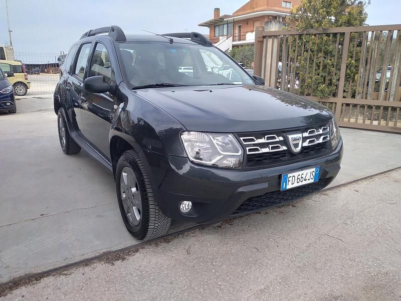 Usata Dacia Duster Lauréate 110 CV (80 kW) 2016 Grigio SUV