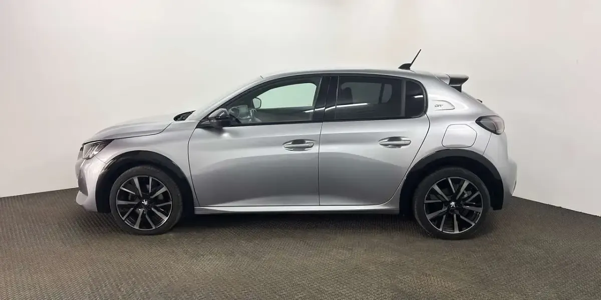 Usata Peugeot 208 GT 131 CV (96 kW) 2022 Grigio Utilitaria