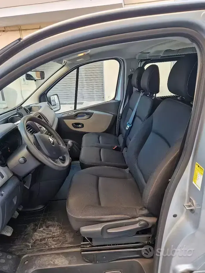 Usata Renault Trafic 115 CV (84 kW) 2015 Grigio Monovolume