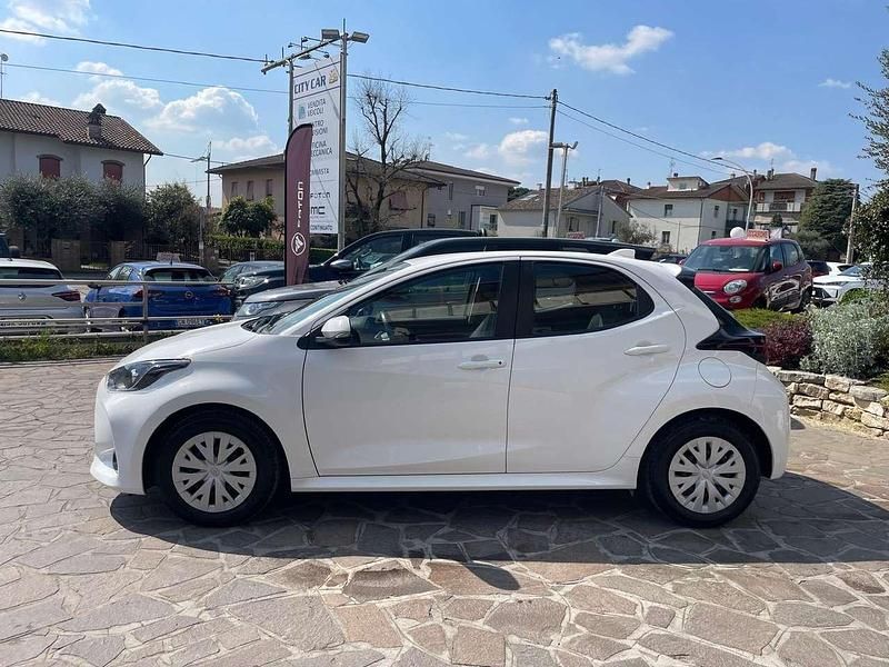 Usata Toyota Yaris Trend 72 CV (52 kW) 2023 Bianco Utilitaria