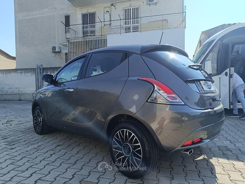 Usata Lancia Ypsilon S 69 CV (50 kW) 2024 Grigio Utilitaria