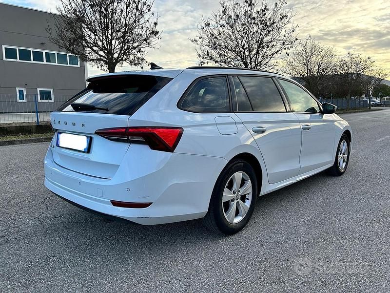 Usata Skoda Octavia 116 CV (85 kW) 2022 Bianco Station wagon