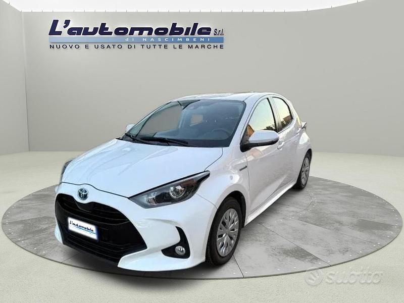 Bianco Usata 2021 Toyota Yaris Hybrid Business Edition Tre volumi | 15.200 € (Super prezzo) - Immagine 1/4