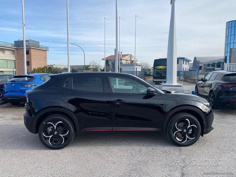 Nuova Alfa Romeo GT Junior Edizione Speciale 145 CV (106 kW) 2025 Nero SUV