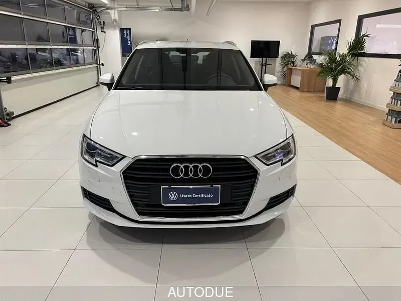 Usata Audi A3 Sportback 116 CV (85 kW) 2022 Bianco Utilitaria