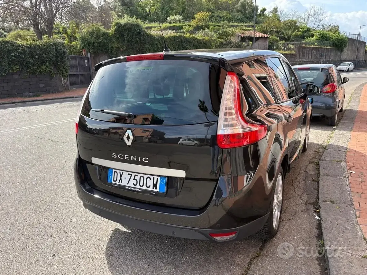 Usata Renault Grand Scénic II 106 CV (77 kW) 2009 Nero Monovolume