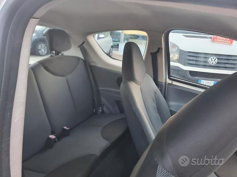 Usata Toyota Aygo Sol 67 CV (49 kW) 2008 Grigio Utilitaria