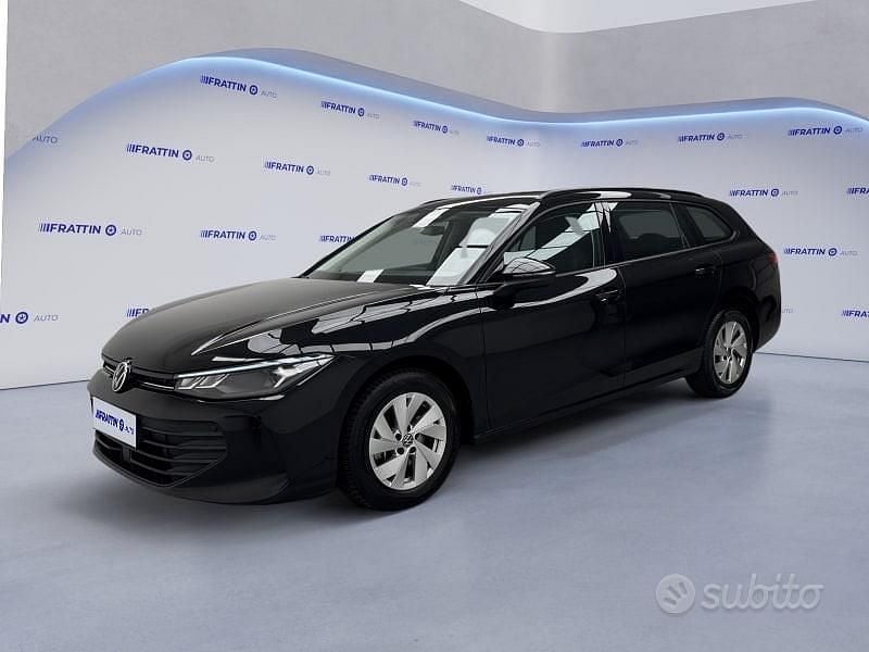 Grenadilla black Usata 2024 VW Passat Station wagon | 30.590 € (Super prezzo) - Immagine 1/4