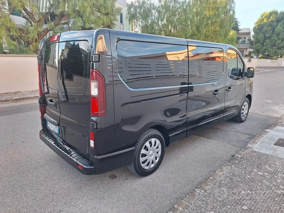 Usata Opel Vivaro 125 CV (91 kW) 2016 Nero Monovolume