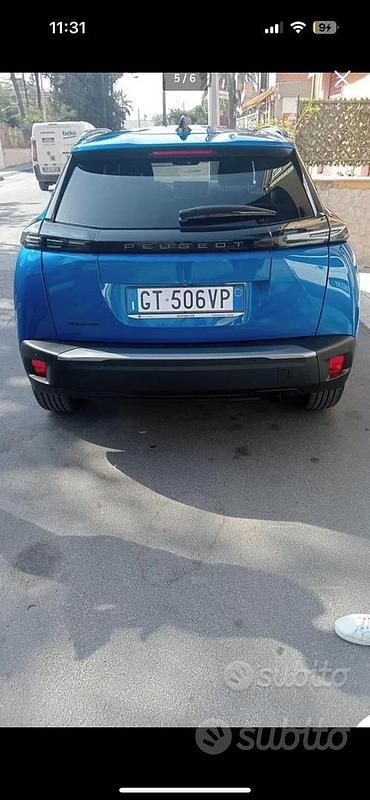 Usata Peugeot 2008 Allure 101 CV (74 kW) 2024 Blu SUV