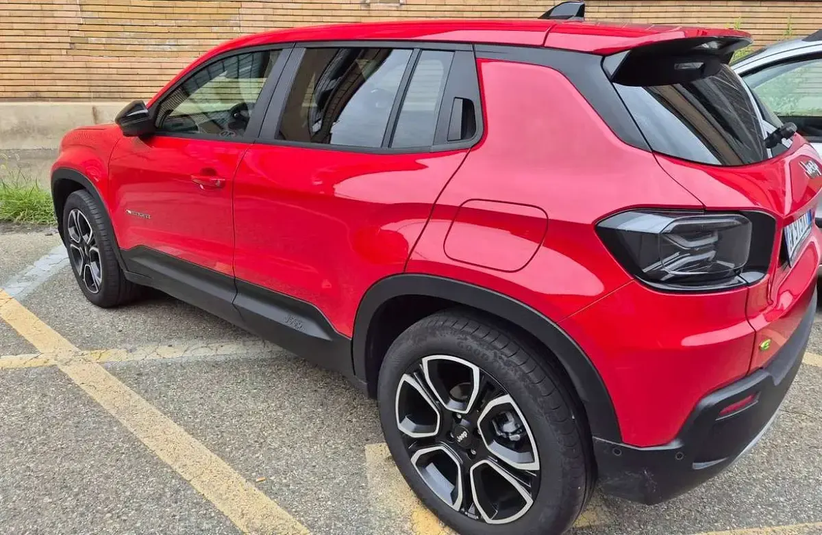Usata Jeep Avenger Summit 101 CV (74 kW) 2024 Rosso SUV