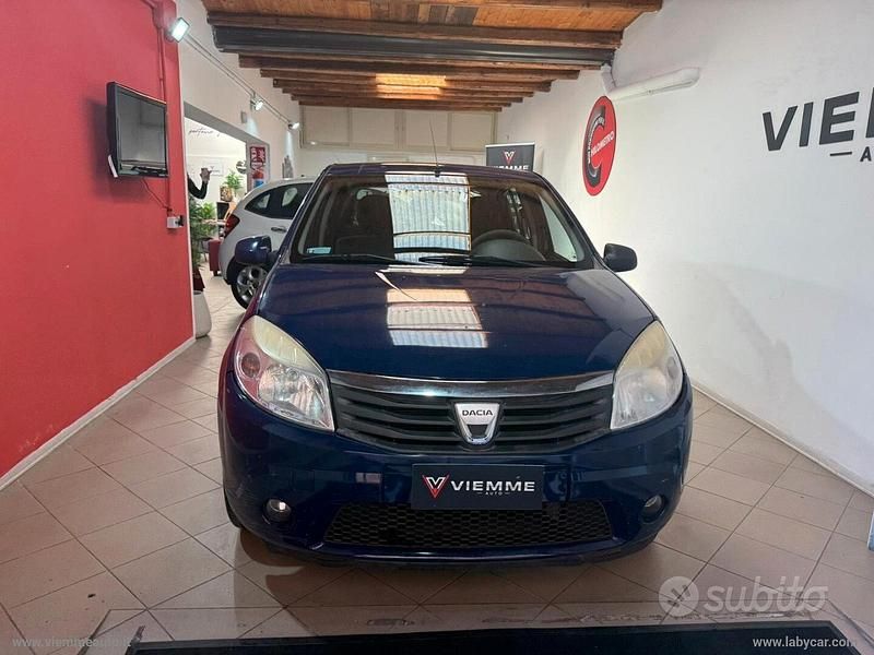 Usata Dacia Sandero Lauréate 76 CV (55 kW) 2009 Blu Berlina
