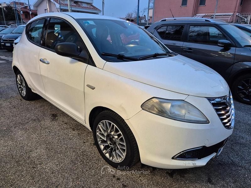 Usata Lancia Ypsilon Silver 69 CV (50 kW) 2012 Bianco Utilitaria