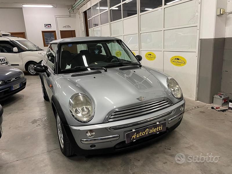 Usata Mini ONE 90 CV (66 kW) 2004 Grigio Utilitaria