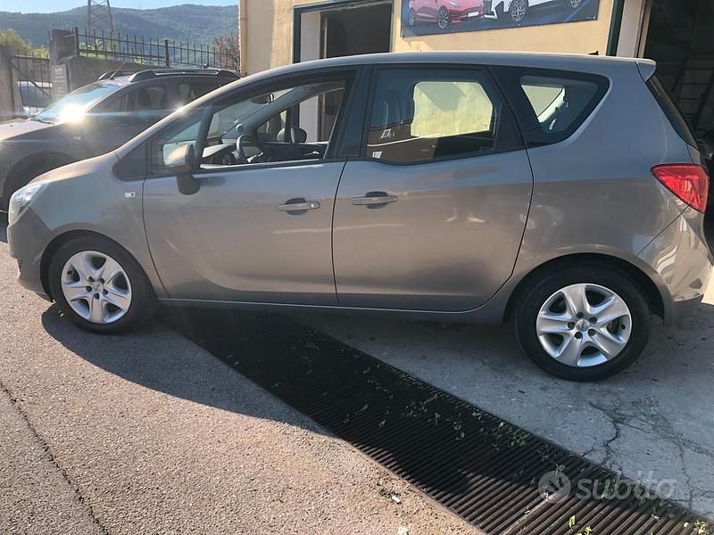 Usata Opel Meriva 120 CV (88 kW) 2014 Marrone Monovolume