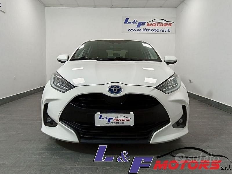Usata Toyota Yaris Hybrid 116 CV (85 kW) 2022 Bianco Berlina