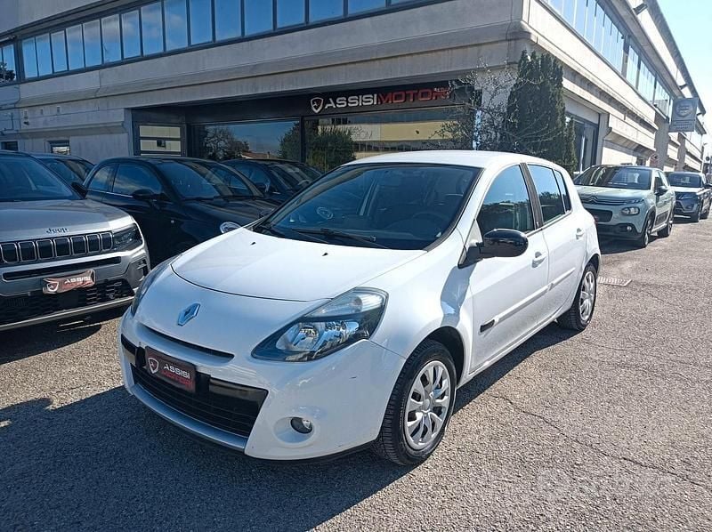 Usata Renault Clio II Initiale 101 CV (74 kW) 2011 Bianco Berlina