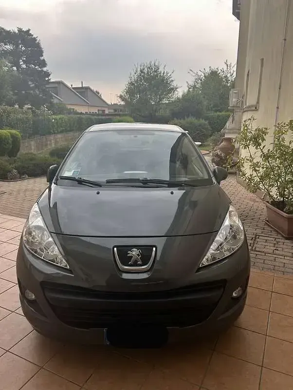 Usata Peugeot 207 Tendance 73 CV (53 kW) 2010 Utilitaria