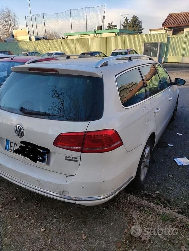 Usata VW Passat 170 CV (125 kW) 2011 Bianco Station wagon