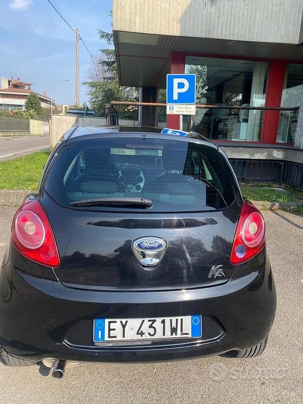 Usata Ford Ka 69 CV (50 kW) 2013 Nero Utilitaria