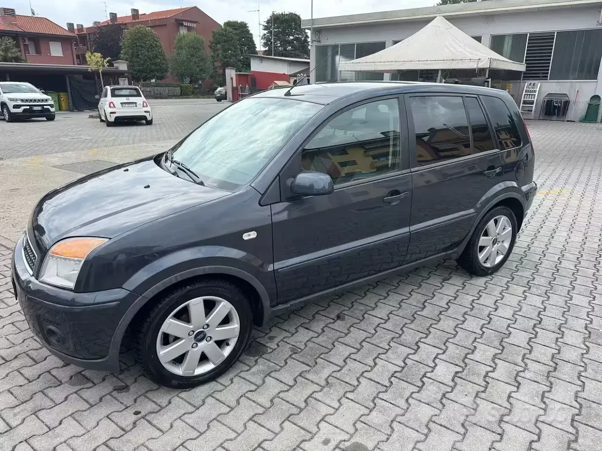 Usata Ford Fusion 90 CV (66 kW) 2007 Utilitaria