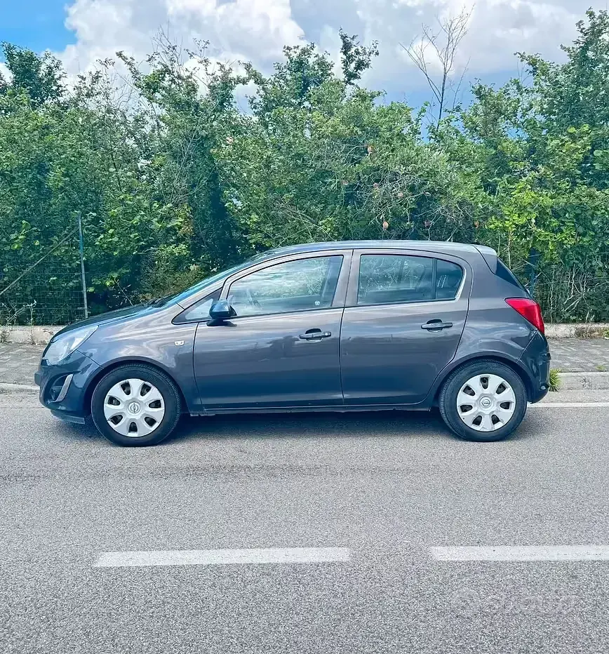Usata Opel Corsa 85 CV (62 kW) 2013 Grigio Utilitaria