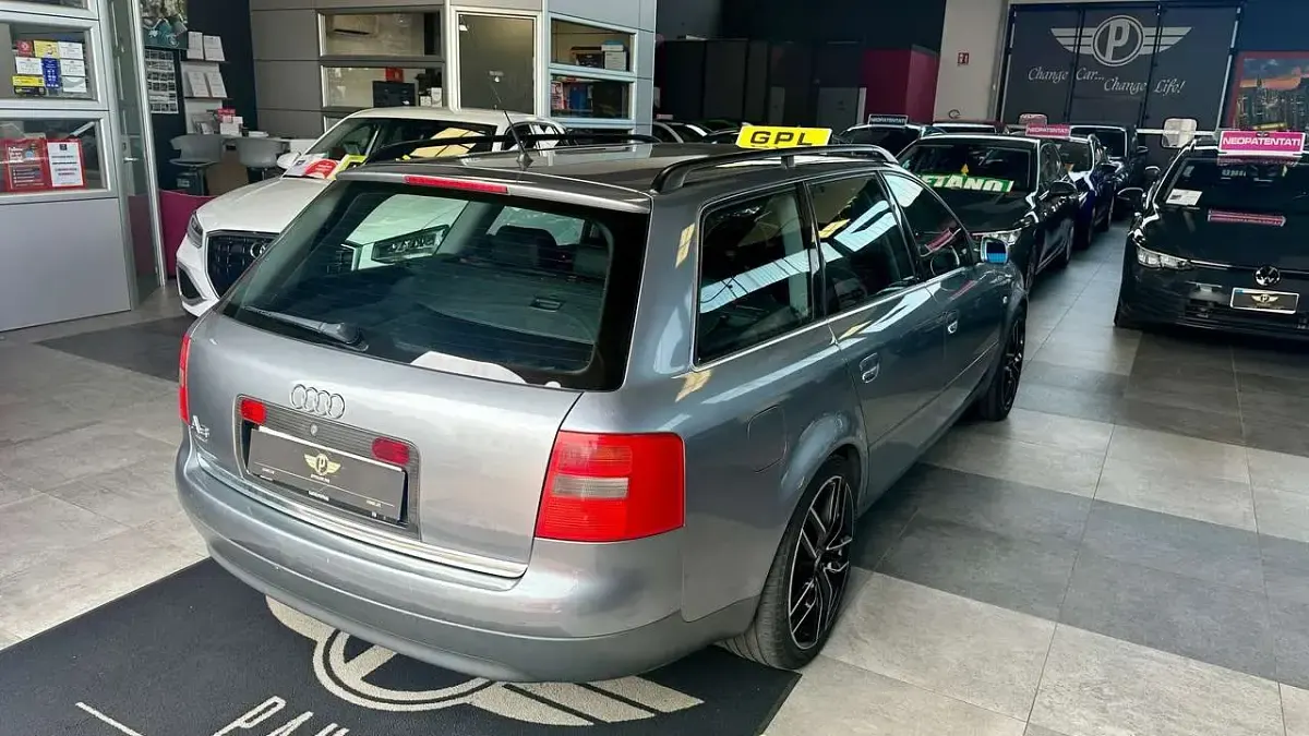 Usata Audi A6 Ambiente 179 CV (131 kW) 1998 Grigio metallizzato Station wagon