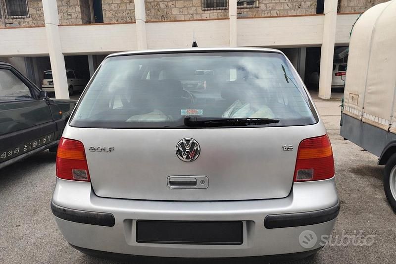 Usata VW Golf IV 2001 Grigio Berlina