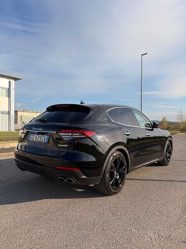 Usata Maserati Levante GranLusso 349 CV (256 kW) 2021 Nero SUV