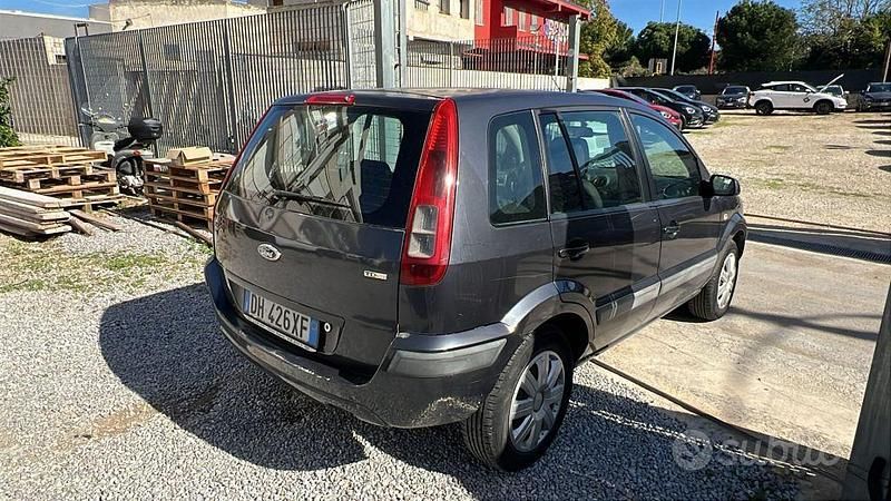 Usata Ford Fusion 68 CV (50 kW) 2007 Grigio(met.) Berlina