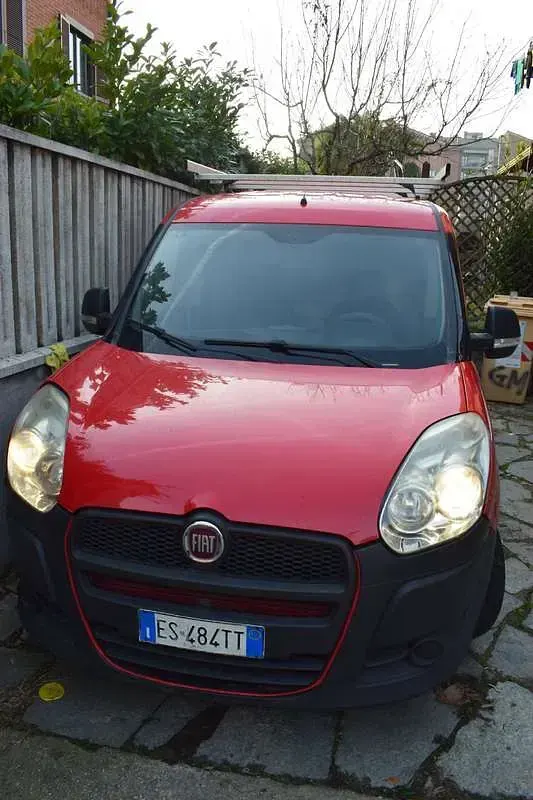 Usata Fiat Doblò 103 CV (75 kW) 2013 Rosso Monovolume