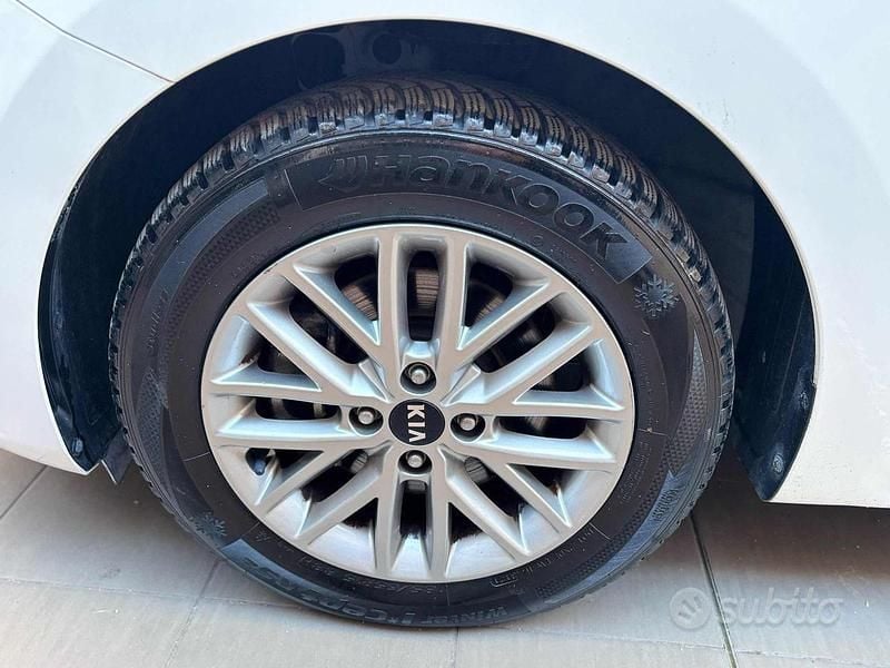 Usata Kia Rio Style 101 CV (74 kW) 2021 Bianco Berlina