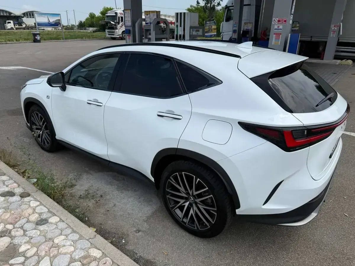 Usata Lexus NX450h+ Sport Line 185 CV (136 kW) 2022 Bianco perla met. SUV