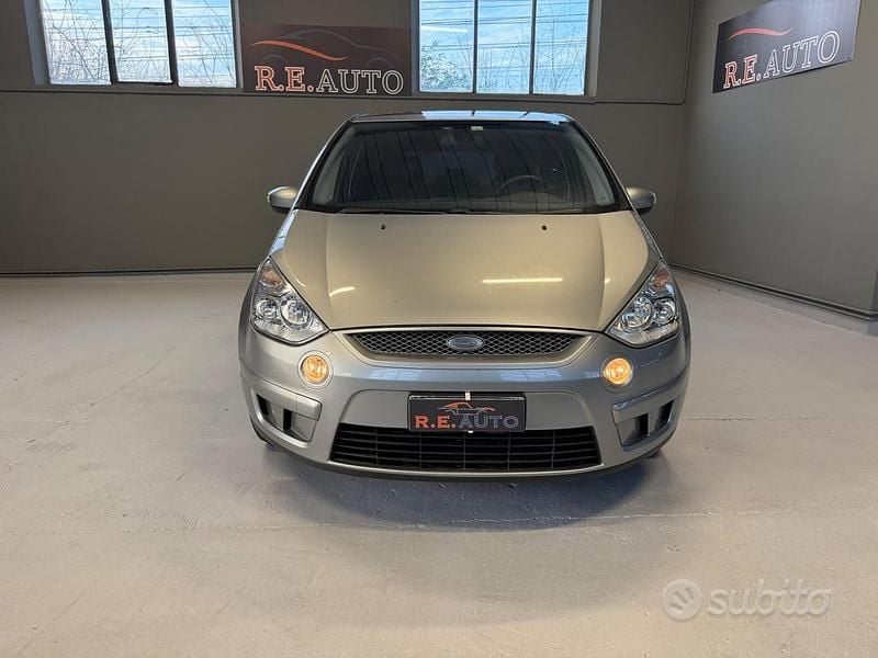 Usata Ford S-MAX S 140 CV (102 kW) 2009 Grigio Monovolume