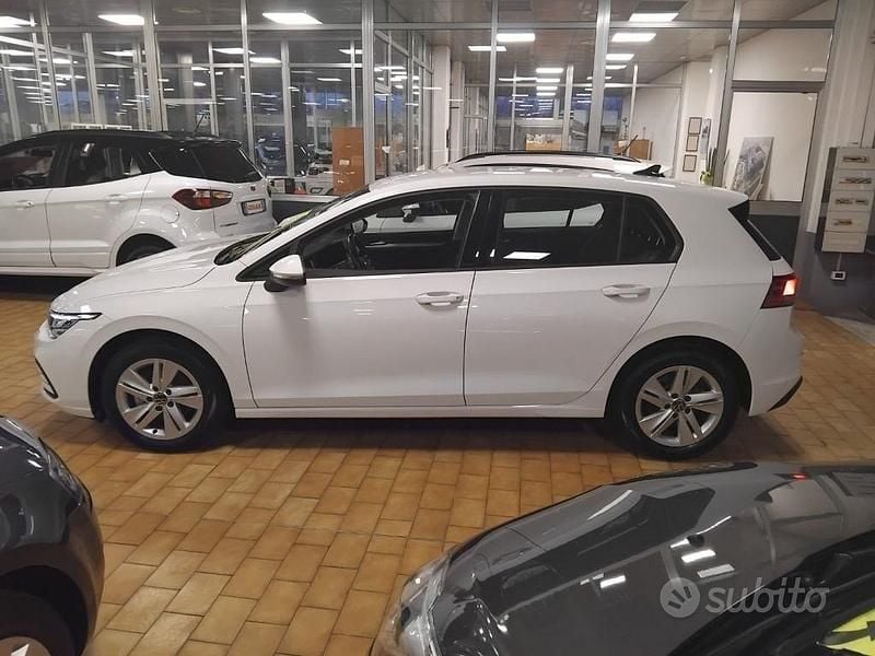 Usata VW Golf VIII Life 110 CV (80 kW) 2020 Grigio Berlina