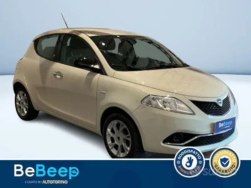 Usata Lancia Ypsilon Gold 69 CV (50 kW) 2016 Beige metallizzato Utilitaria