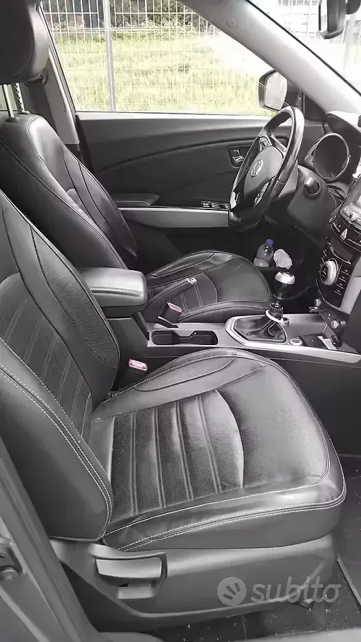 Usata SsangYong Tivoli 116 CV (85 kW) 2020 Grigio SUV