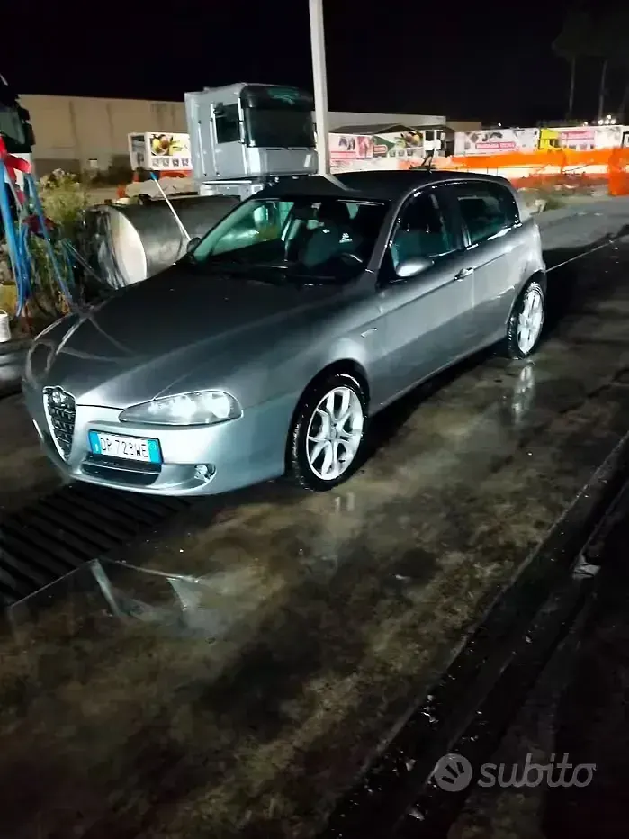 Usata Alfa Romeo 147 116 CV (85 kW) 2008 Grigio Utilitaria