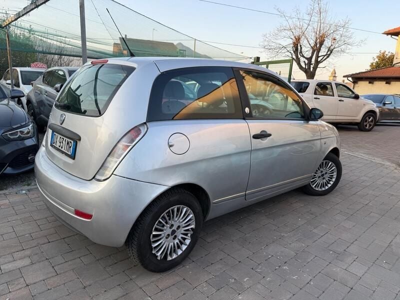 Usata Lancia Ypsilon 77 CV (56 kW) 2009 Argento Utilitaria