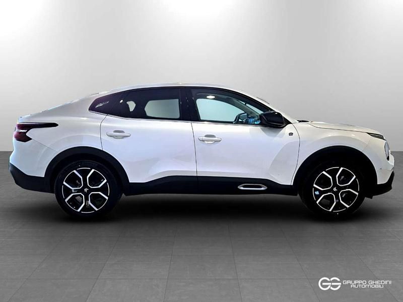 Usata Citroën e-C4 Shine 100 kW (136 CV) 2023 Pearl white SUV