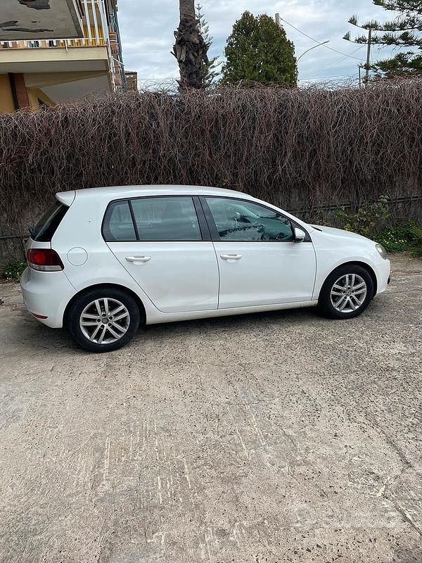 Usata VW Golf VI 122 CV (89 kW) 2011 Bianco Utilitaria
