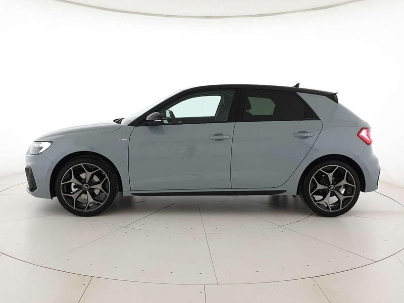 Nuova Audi A1 Sportback 116 CV (85 kW) 2026 Grigio chronos metallizzato ne Utilitaria