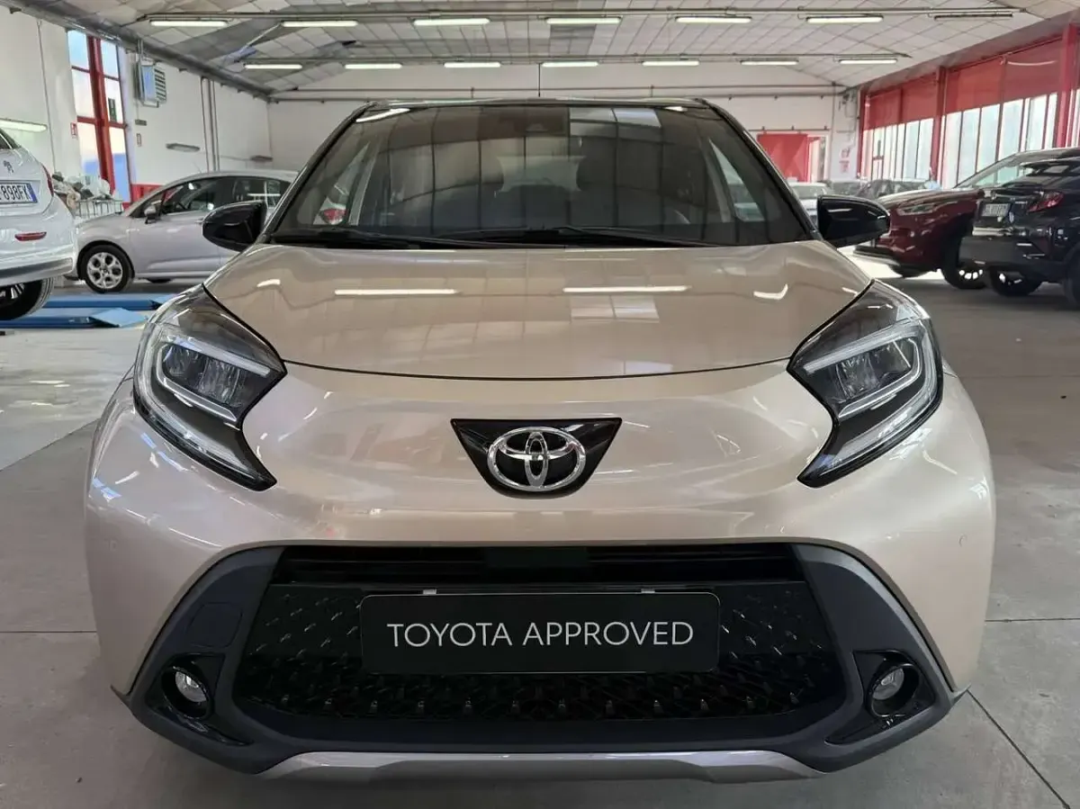 Usata Toyota Aygo X Lounge 72 CV (52 kW) 2022 Ginger beige & black met SUV