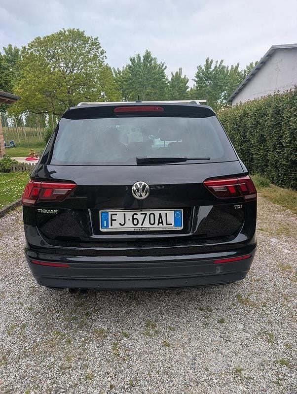 Gebraucht VW Tiguan Business 116 PS (85 kW) 2017 Schwarz SUV
