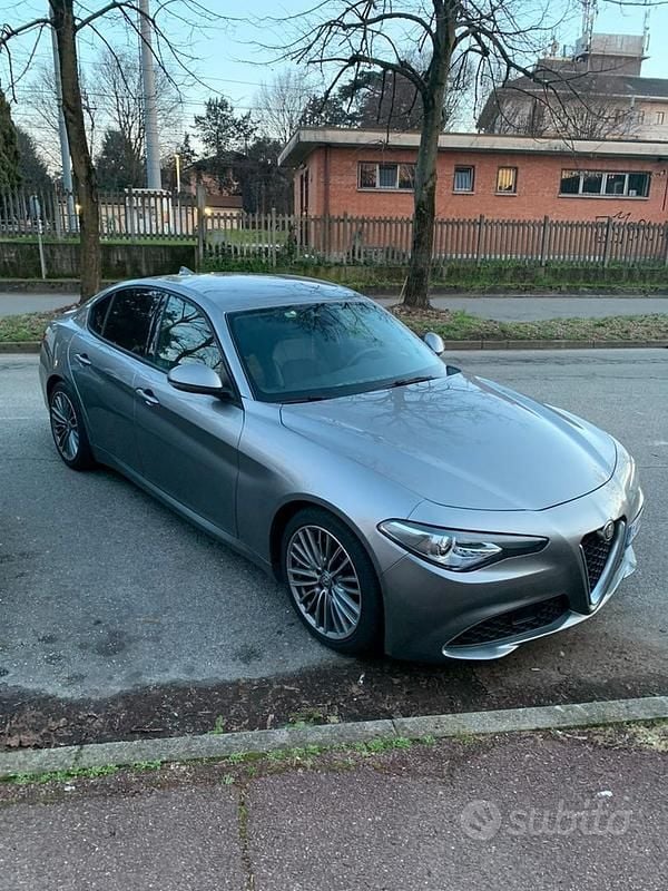 Usata Alfa Romeo Giulia Super 150 CV (110 kW) 2017 Grigio Berlina