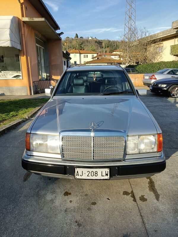 Usato 1993 Mercedes 200 2.0 Benzin 130 CV (8.500 €)