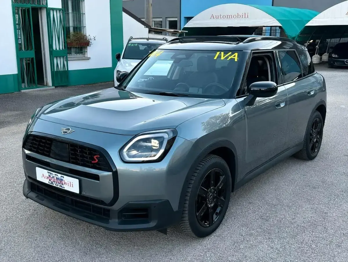 Usata Mini Countryman 203 CV (149 kW) 2024 Verde SUV