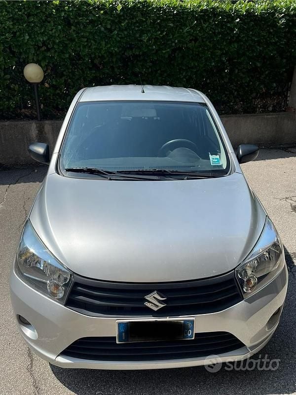 Grigio Usata 2015 Suzuki Celerio Due volumi | 6000 € (Buon prezzo) - Immagine 1/4
